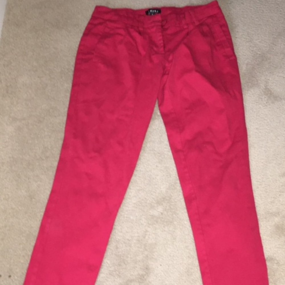 A red Pants